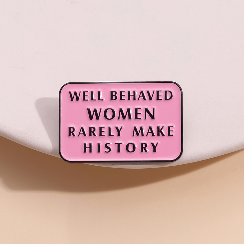 Jewelry Making History - Spille smaltate femministe Donne ben comportamentate